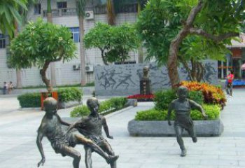 信阳匠心细作，精致铜雕足球小孩