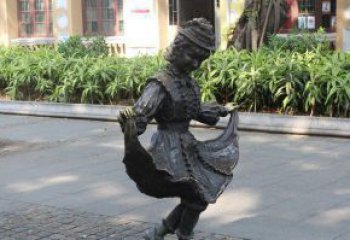 信阳中领雕塑推出的爱舞的小少女铜雕，以少女跳…