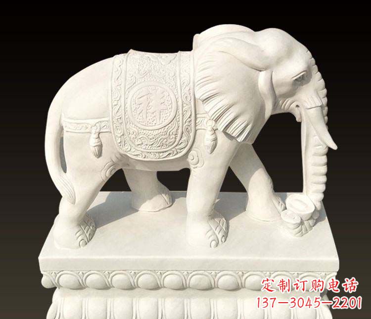 信阳汉白玉吉祥如意鼻卷元宝的大象石雕