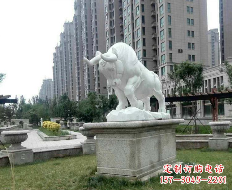 信阳汉白玉开荒牛小区园林动物石雕