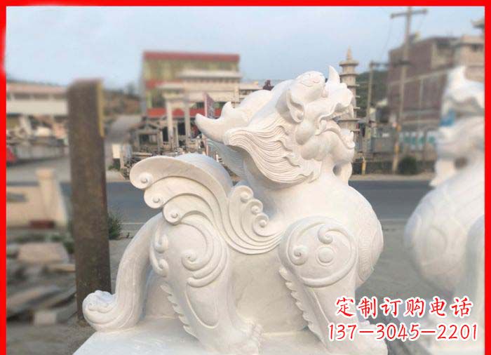 信阳中领雕塑:精美汉白玉貔貅门口招财石雕
