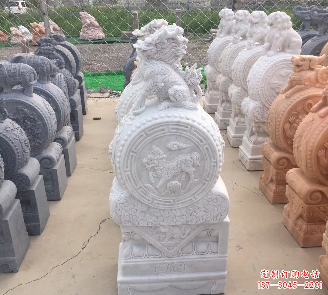 信阳展现高贵气质的经典麒麟雕塑