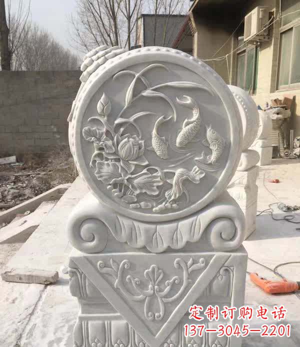 信阳以汉白玉石制作的门墩雕塑
