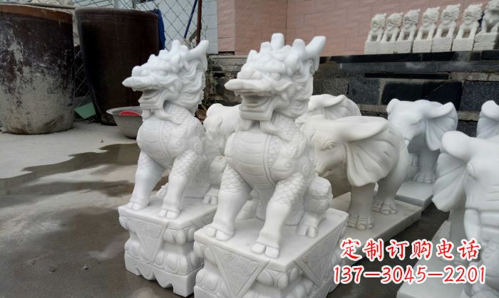 信阳汉白玉麒麟雕塑:门口镇宅石雕之美