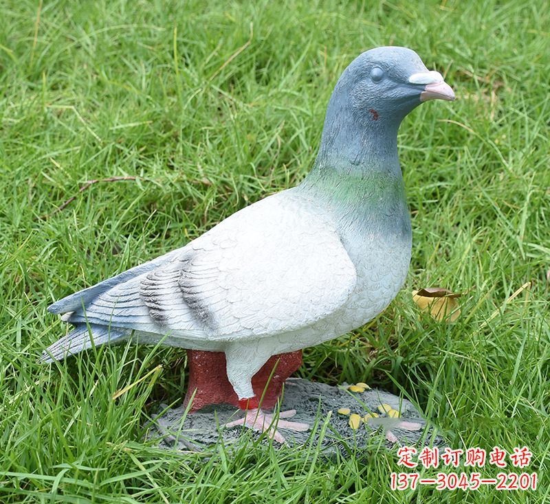 信阳抒写世界和平的和平鸽雕塑
