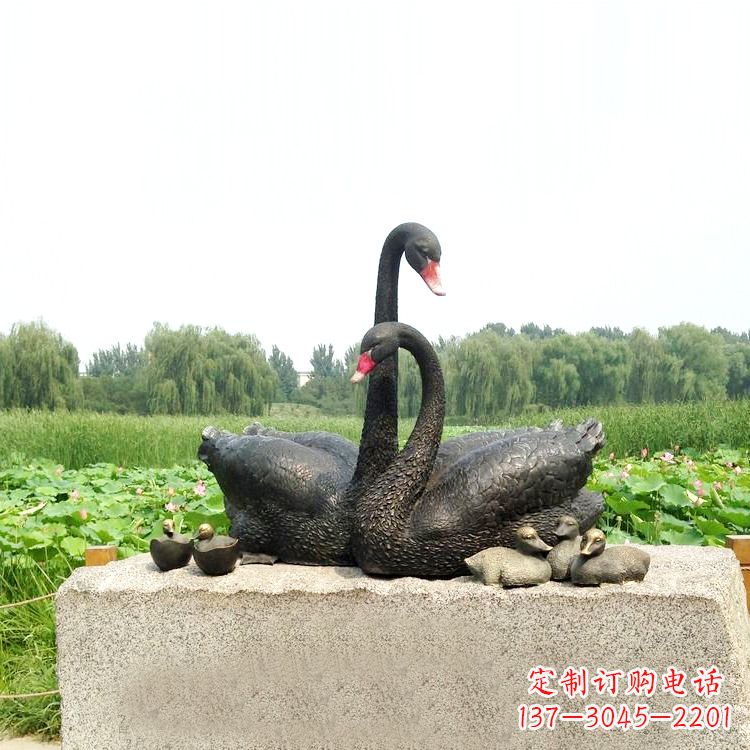 信阳雕刻精致的天鹅铜雕摆件