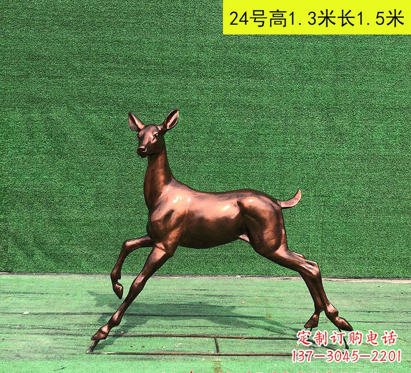 信阳红铜鹿精美雕塑是中领雕塑定制厂家推出的一…
