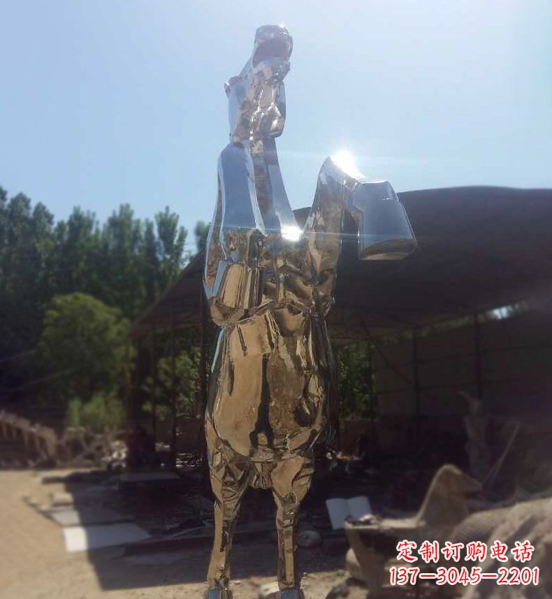 信阳典雅马雕,不锈钢镜面奔马雕塑,个性精彩