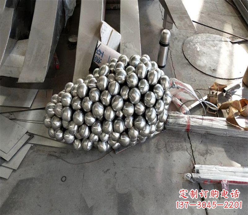 信阳西洋风情摩登不锈钢葡萄雕塑