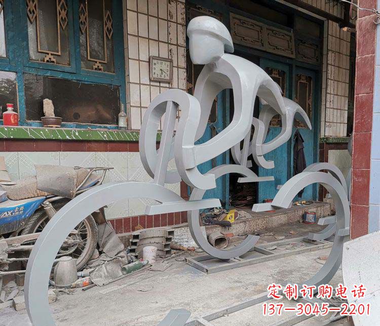 信阳户外不锈钢骑自行车人物雕塑