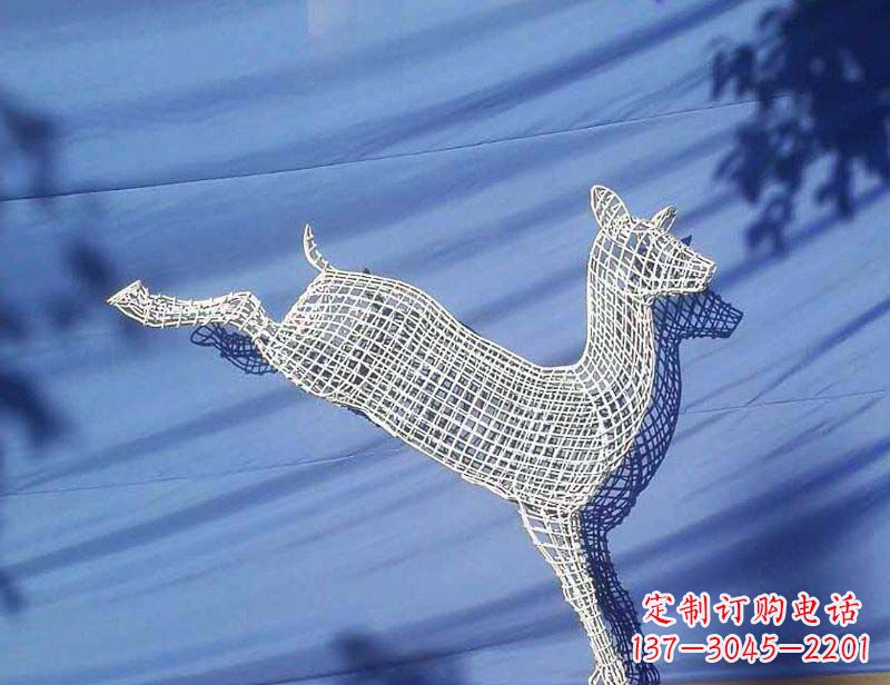 信阳搭载优雅气质的不锈钢小鹿雕塑