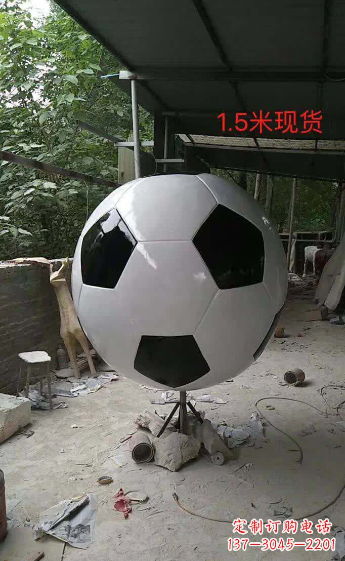 信阳不锈钢足球雕塑提供优质的装饰效果