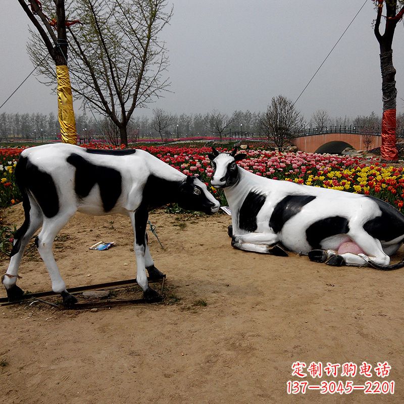 信阳室外仿真动物雕塑-奶牛,为您打造精美细腻的艺术品