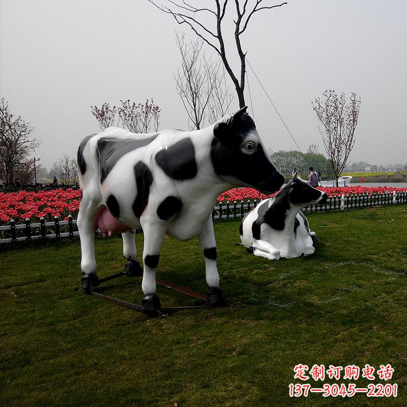 信阳真实农场气息的户外仿真奶牛雕塑
