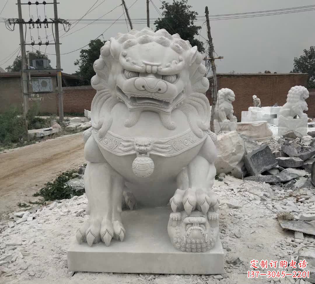 信阳非凡威猛!来自中领雕塑的狮子踩球石雕
