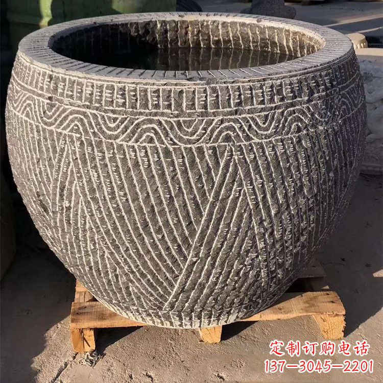 信阳花园石头鱼缸