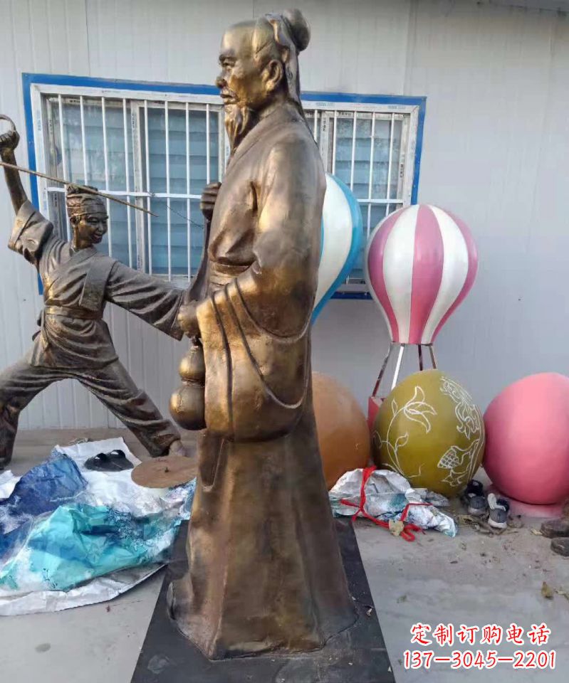 信阳传承中医华佗的传奇—华佗名医铜雕