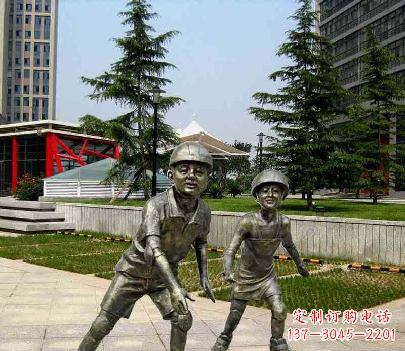 信阳滑旱冰男孩铜雕,精细而引人入胜