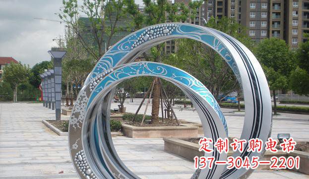 信阳铸造精良的不锈钢圆环雕塑