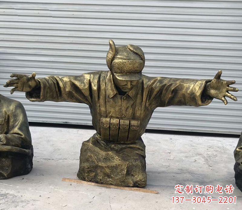 信阳黄继光铜雕是由中领雕塑定制的精致作品。中…