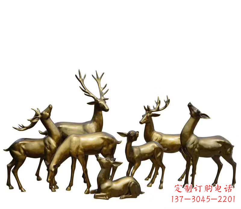 信阳精致精美,欣赏黄铜色鹿群雕塑