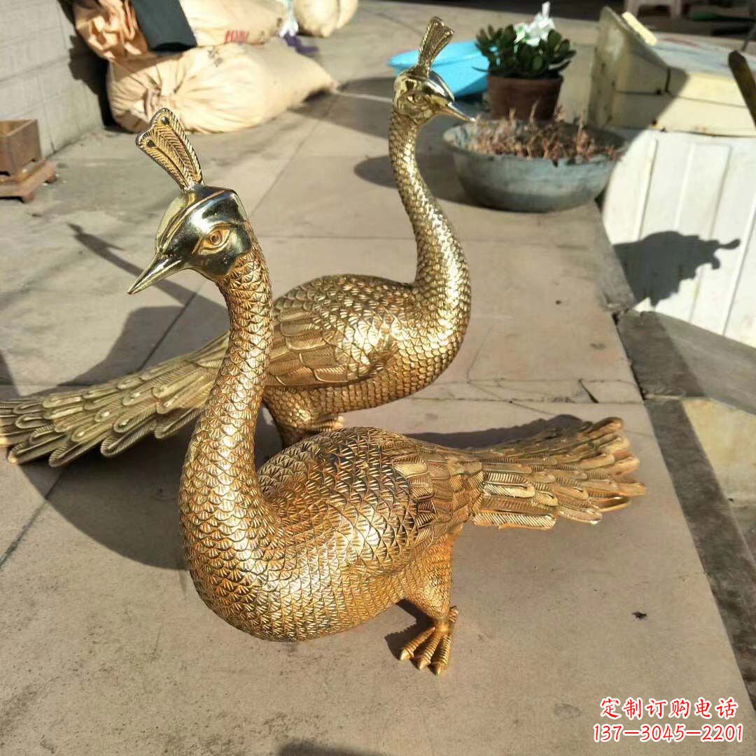信阳高贵典雅的黄铜雕刻孔雀雕塑