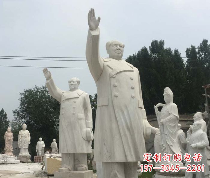 信阳挥手的毛主席校园伟人石雕