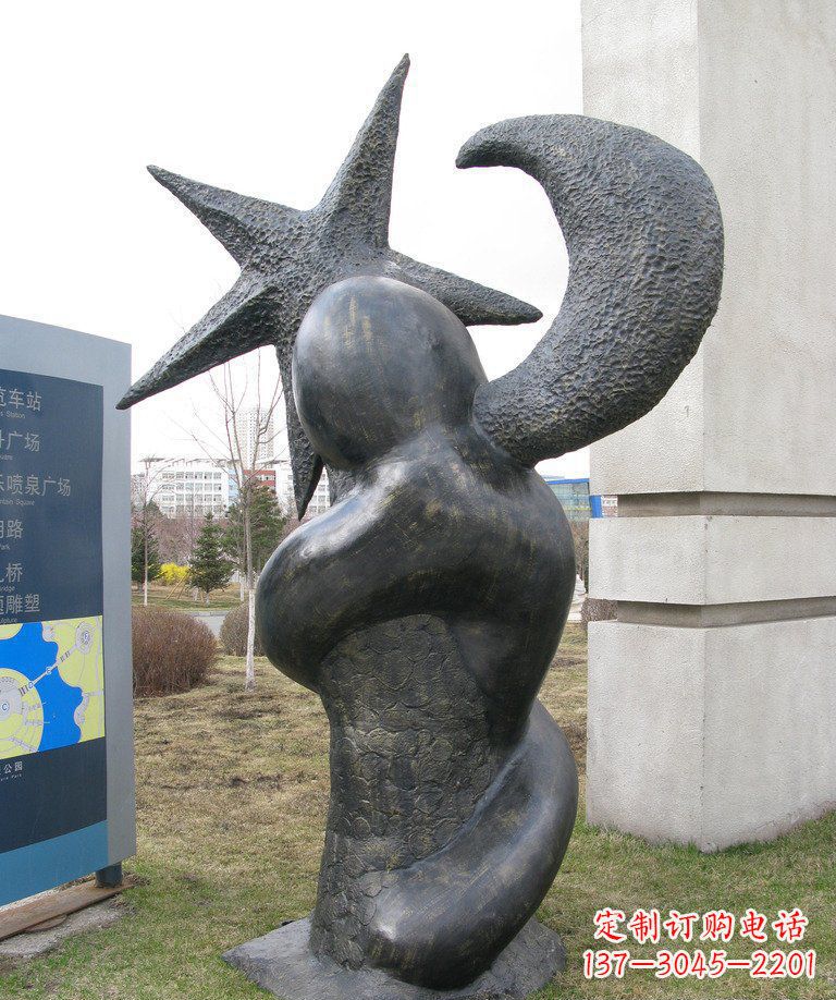 信阳街边星星月亮景观铜雕是由中国领雕塑定制的…
