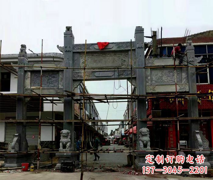 信阳中领雕塑-精美街道三门石雕牌楼