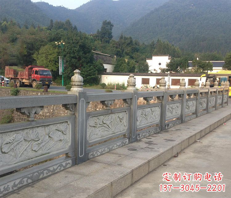 信阳欣赏精美荷花雕塑,感受大自然的美好