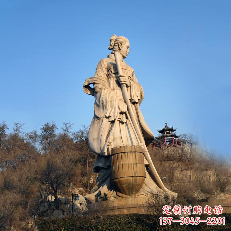 信阳重温历史的美女雕塑