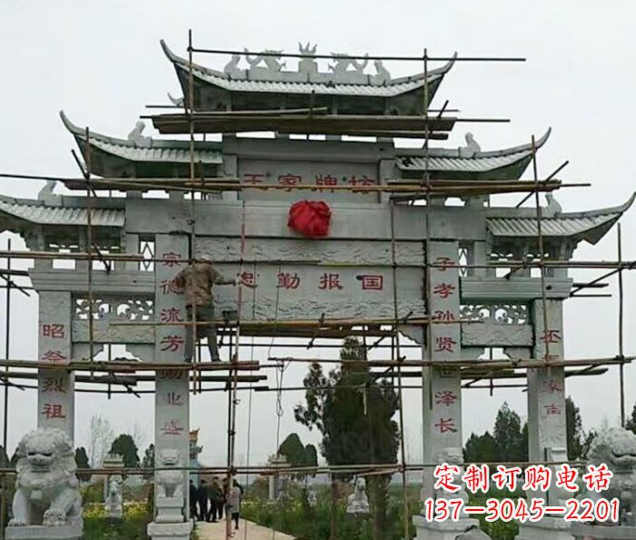 信阳传承古艺三门牌坊石雕