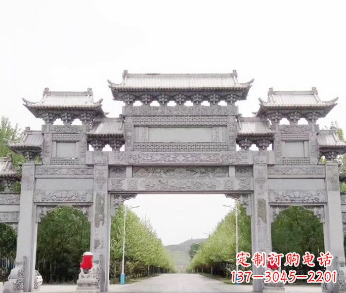 信阳三门石雕牌坊,独具特色的地标雕塑
