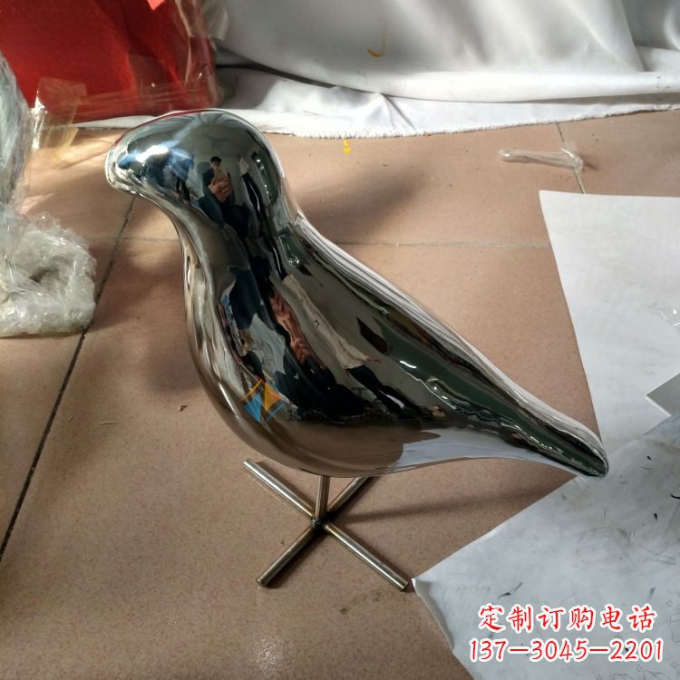 信阳精致现代镜面不锈钢鸽子雕塑