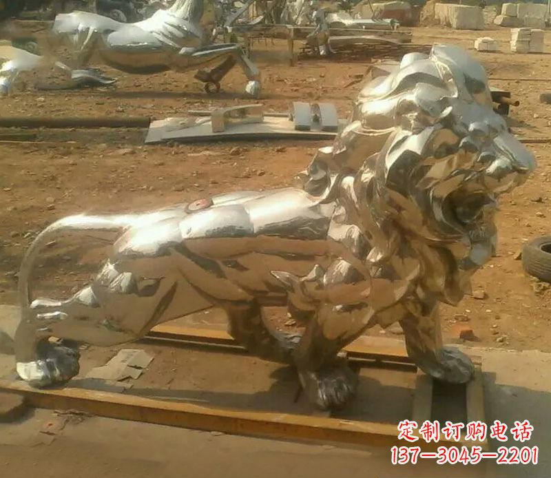 信阳一缕金光,精致的镜面不锈钢狮子雕塑