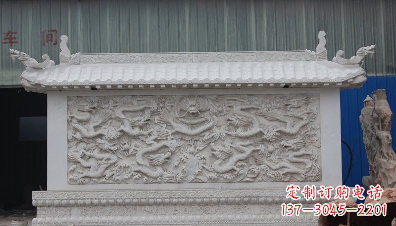 信阳九龙壁石雕塑——让礼堂充满豪华气息