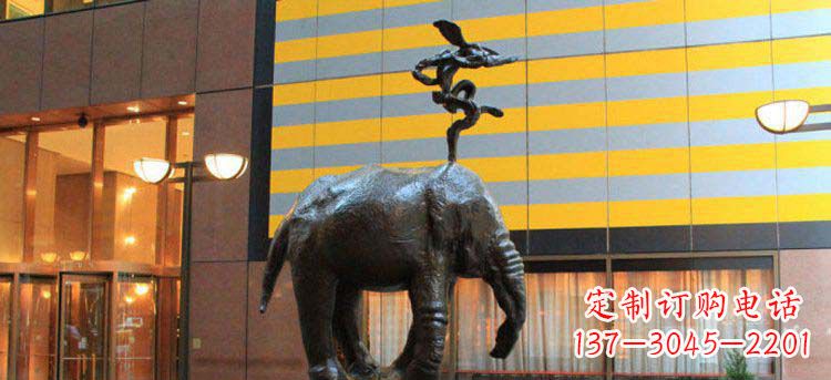信阳浪漫海洋,荡漾着尊贵的威严——大象雕塑