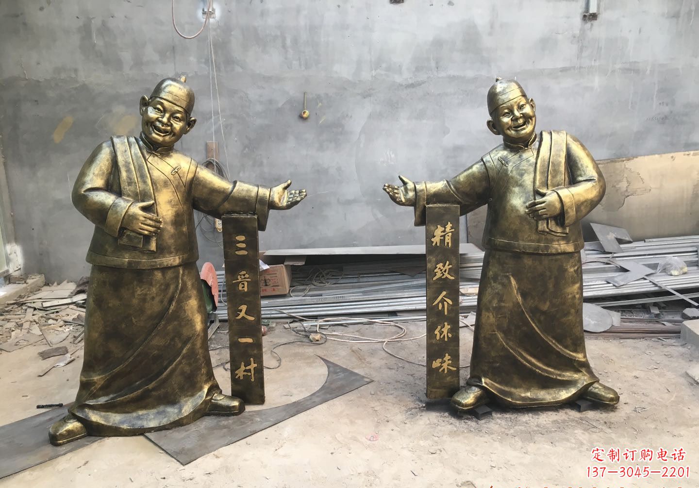 信阳中领雕塑:酒店门口店小二人物铜雕