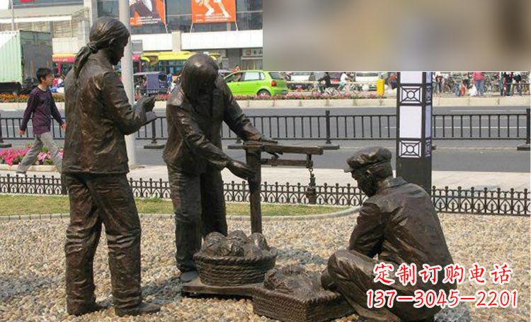信阳灵动白菜雕塑生动展现可爱表情