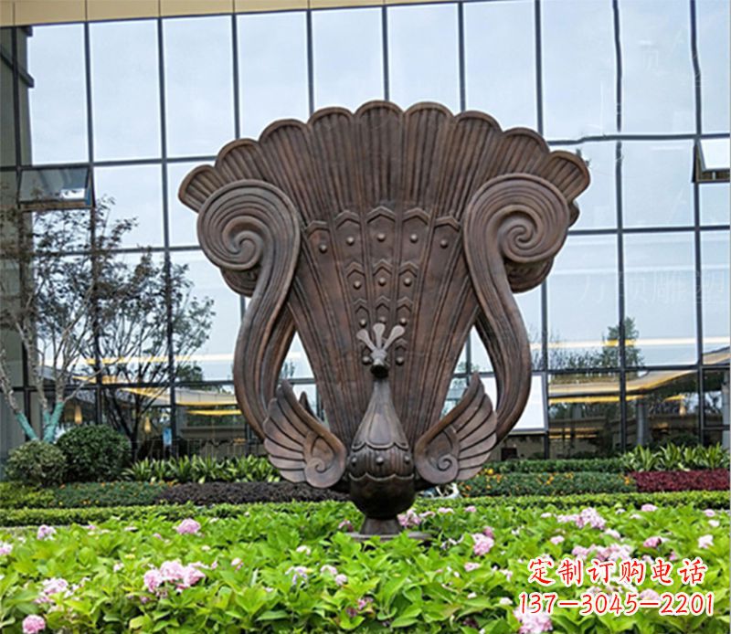 信阳装点家园的精美孔雀雕塑