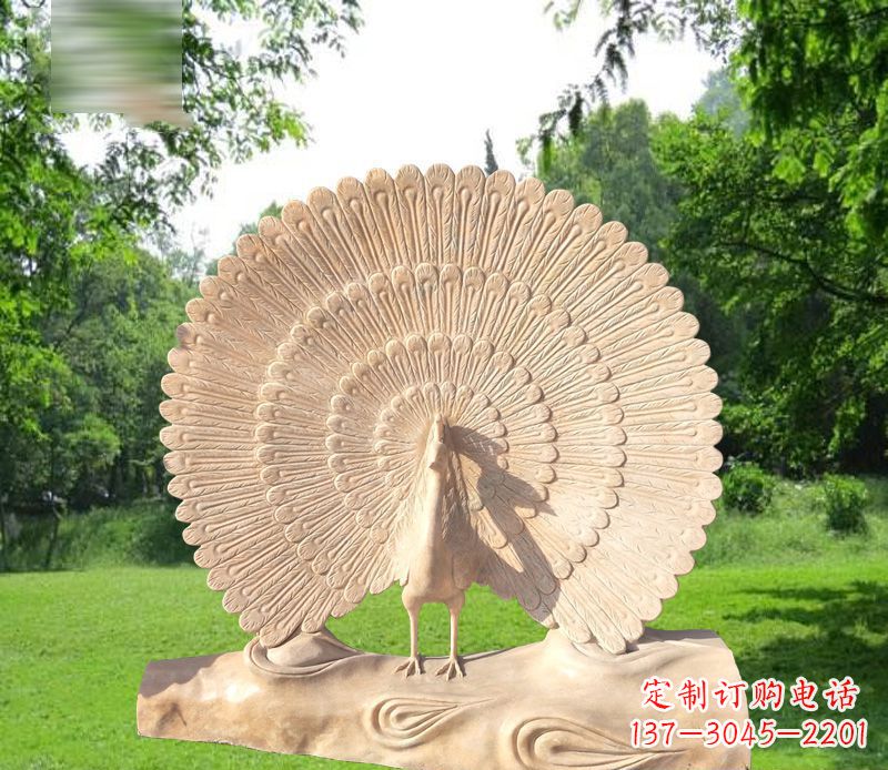 信阳欣赏孔雀美感的石雕公园雕塑