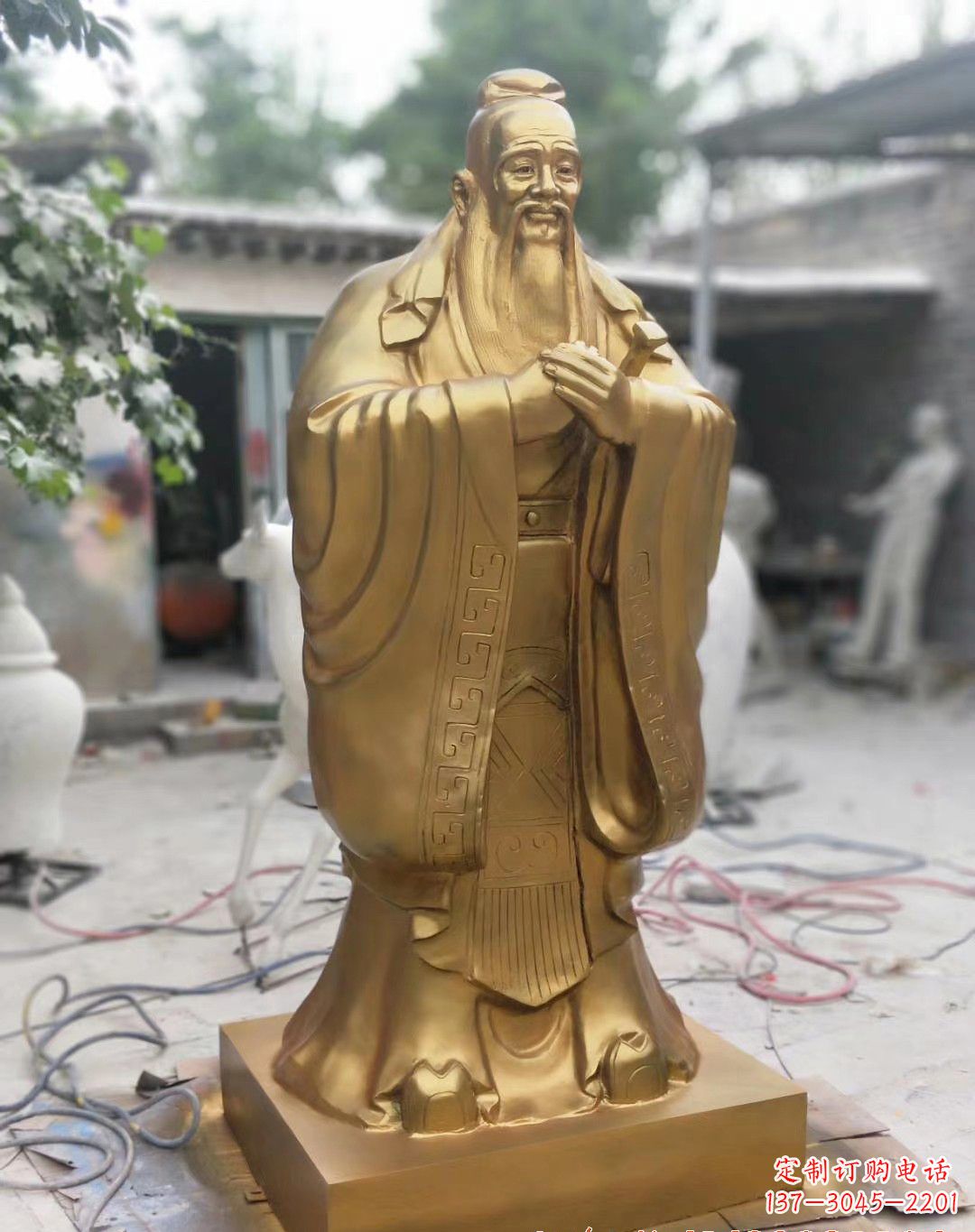 信阳高雅典雅的孔子铜雕像