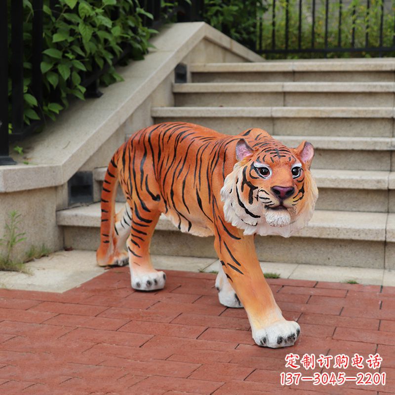 信阳老虎玻璃钢仿雕塑—小区园林室外装饰品