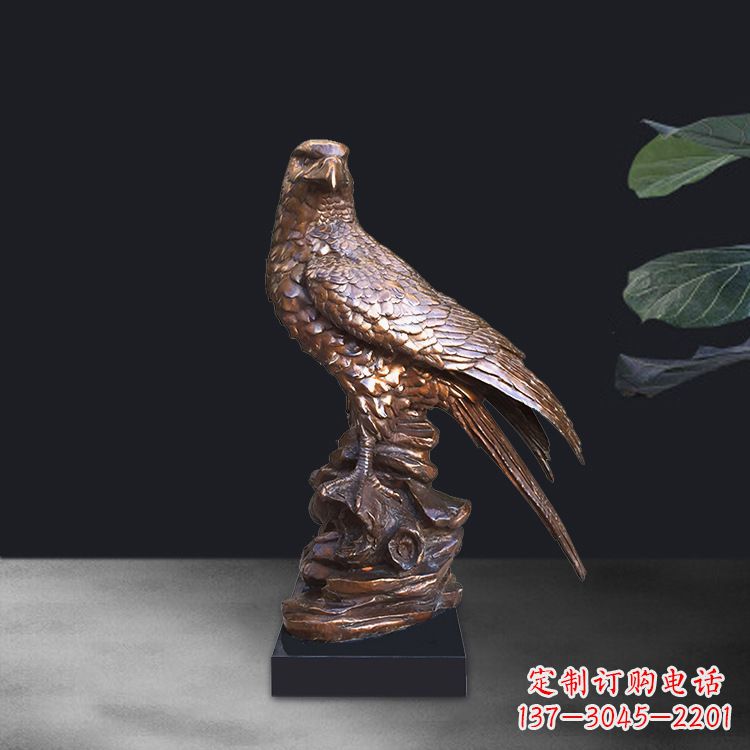 信阳精美雕刻的老鹰雕塑摆件