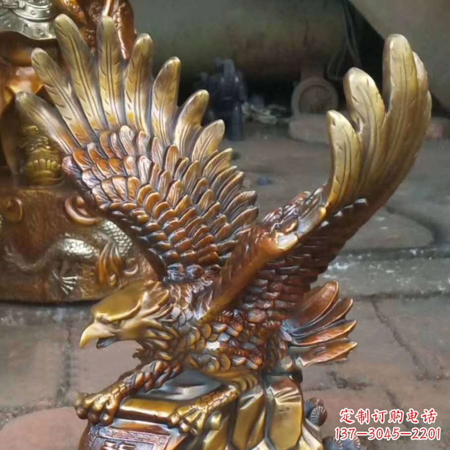 信阳雕塑精灵:翱翔于天际的老鹰雕塑