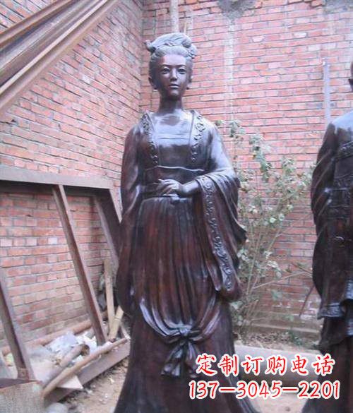 信阳汹涌波澜中的李清照雕塑