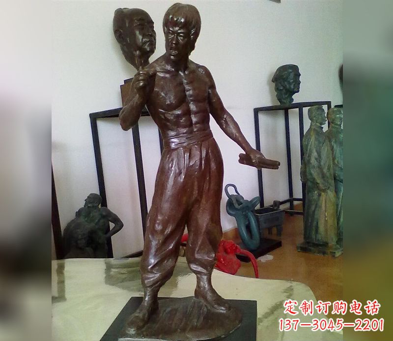信阳经典传奇-李小龙铜雕塑