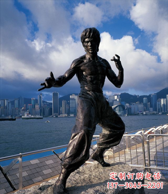 信阳标题:李小龙铜雕,让传奇永存