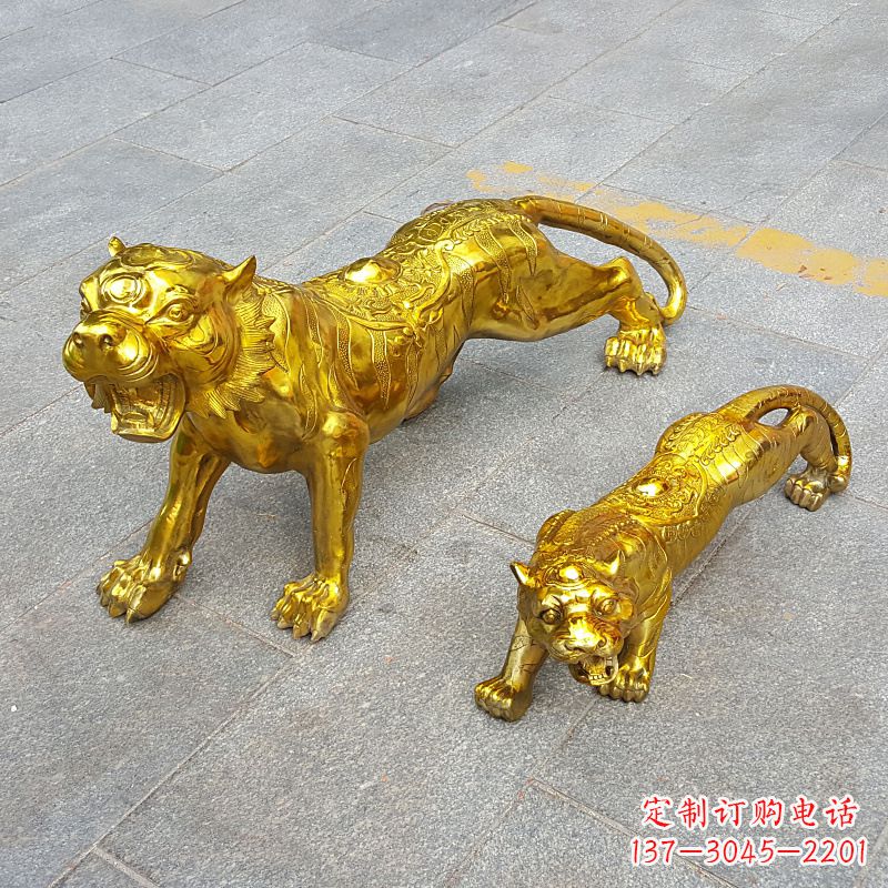信阳鎏金老虎,铜雕工艺精美