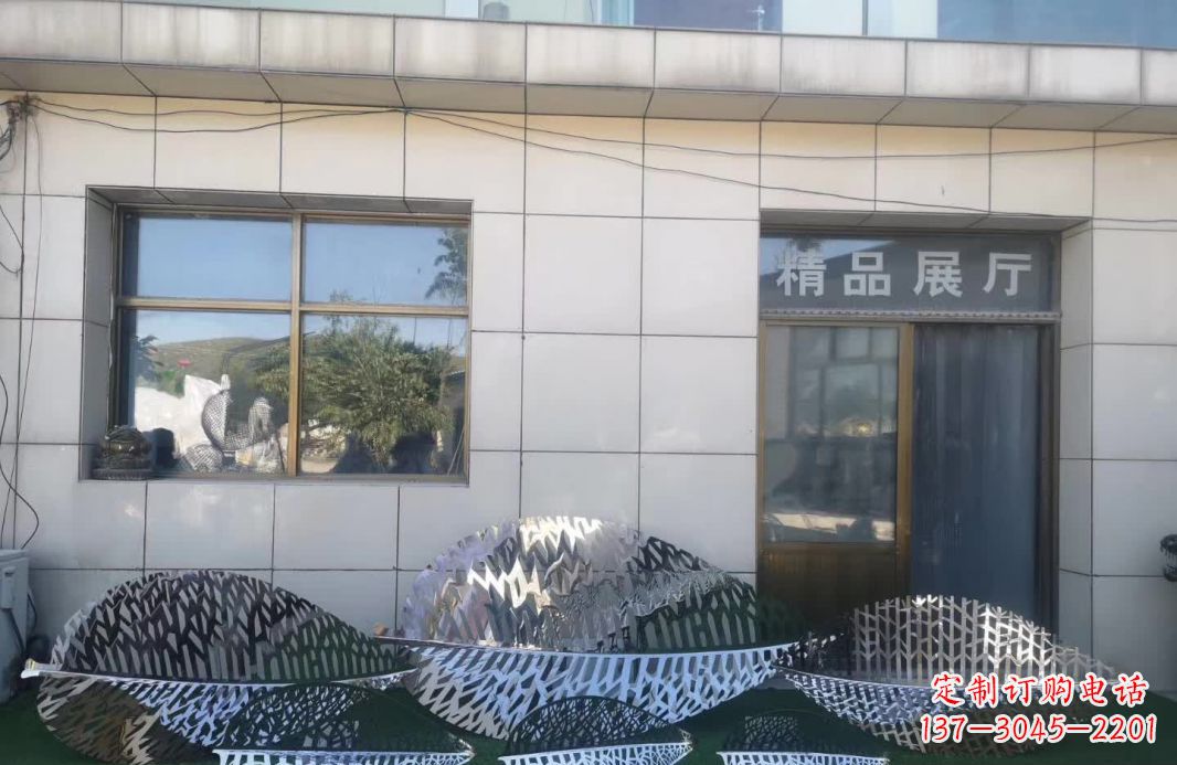 信阳镂空不锈钢树叶雕塑